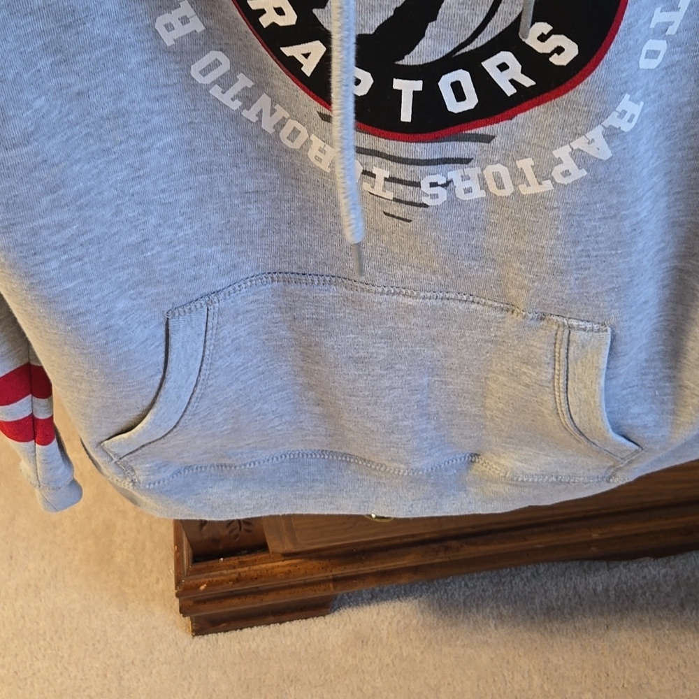 NWT Toronto Raptors Hoodie With Kangaroo Pocket Size Medium - Picture 4 of 13